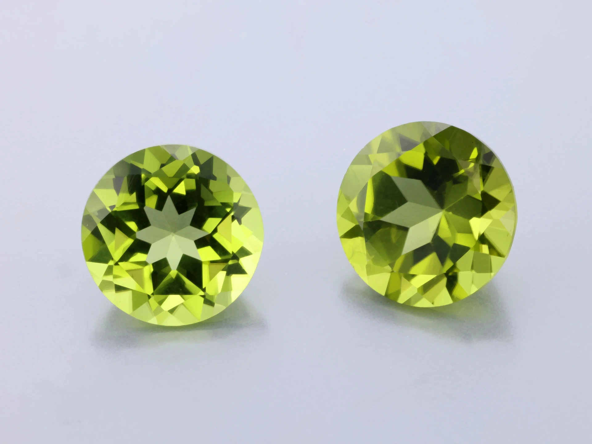 Peridot 9.00mm Round