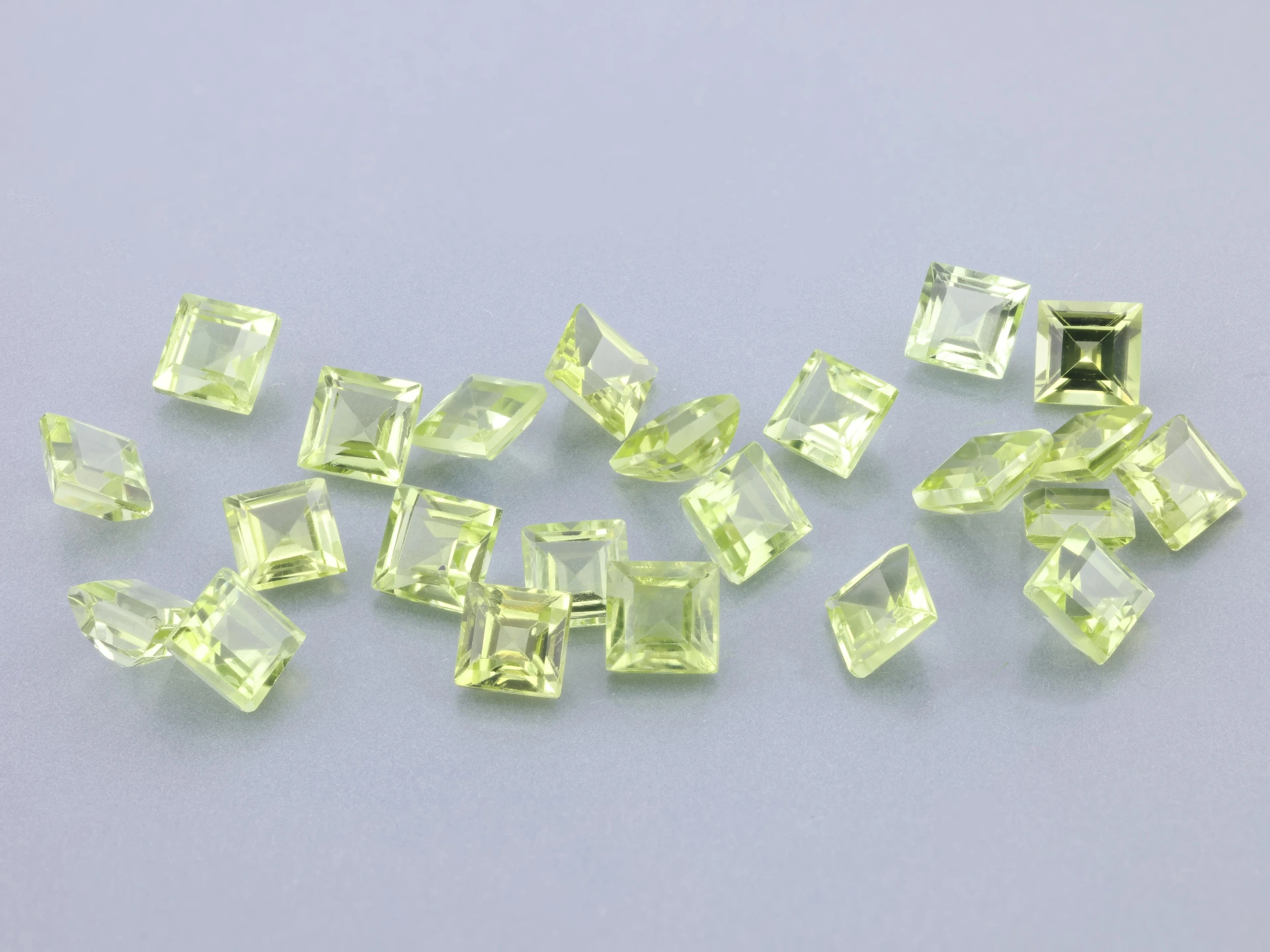 [PRQS0350] Peridot 3.50mm Carre Cut