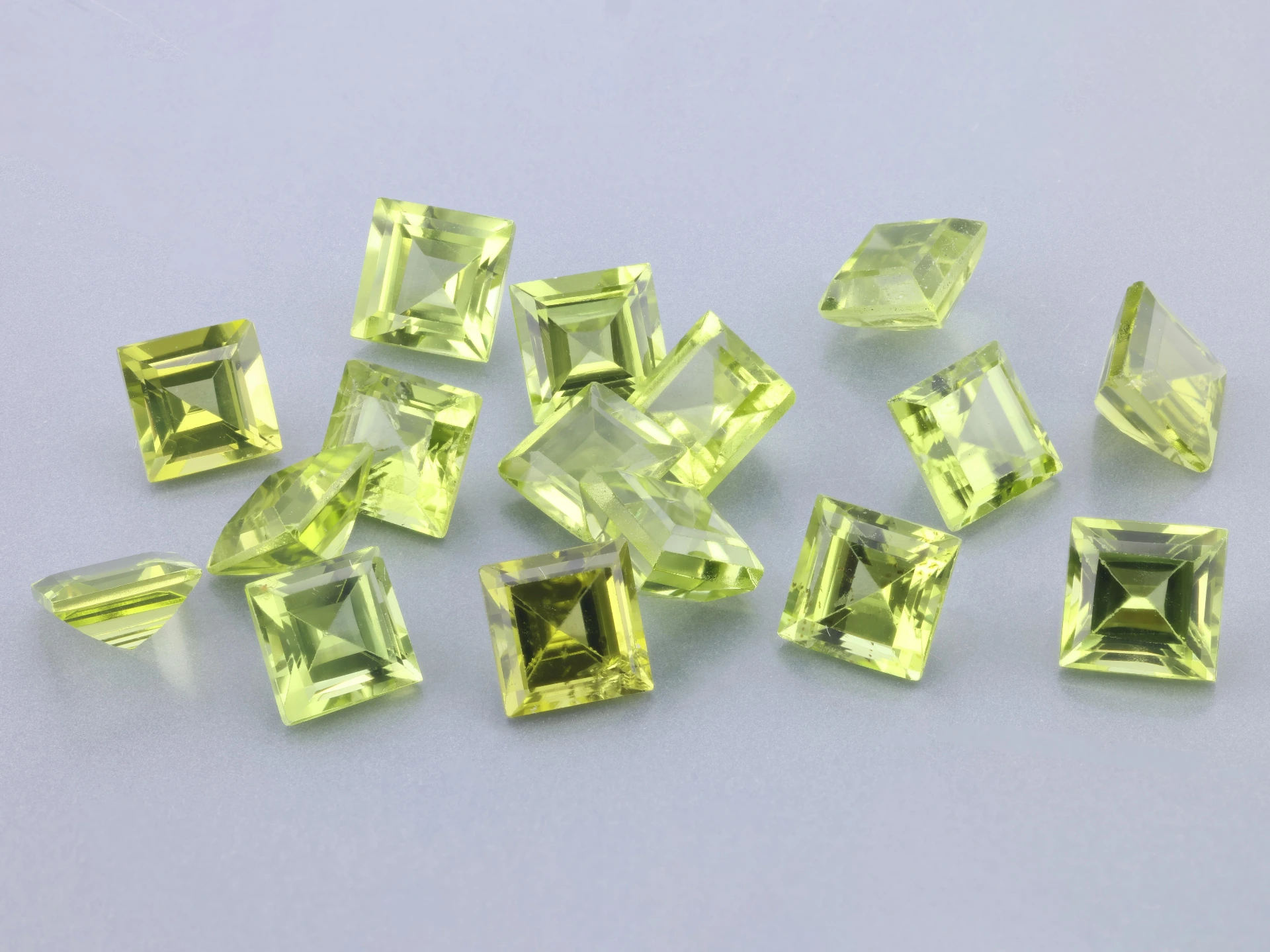 [PRQS0500] Peridot 5.00mm Carre Cut