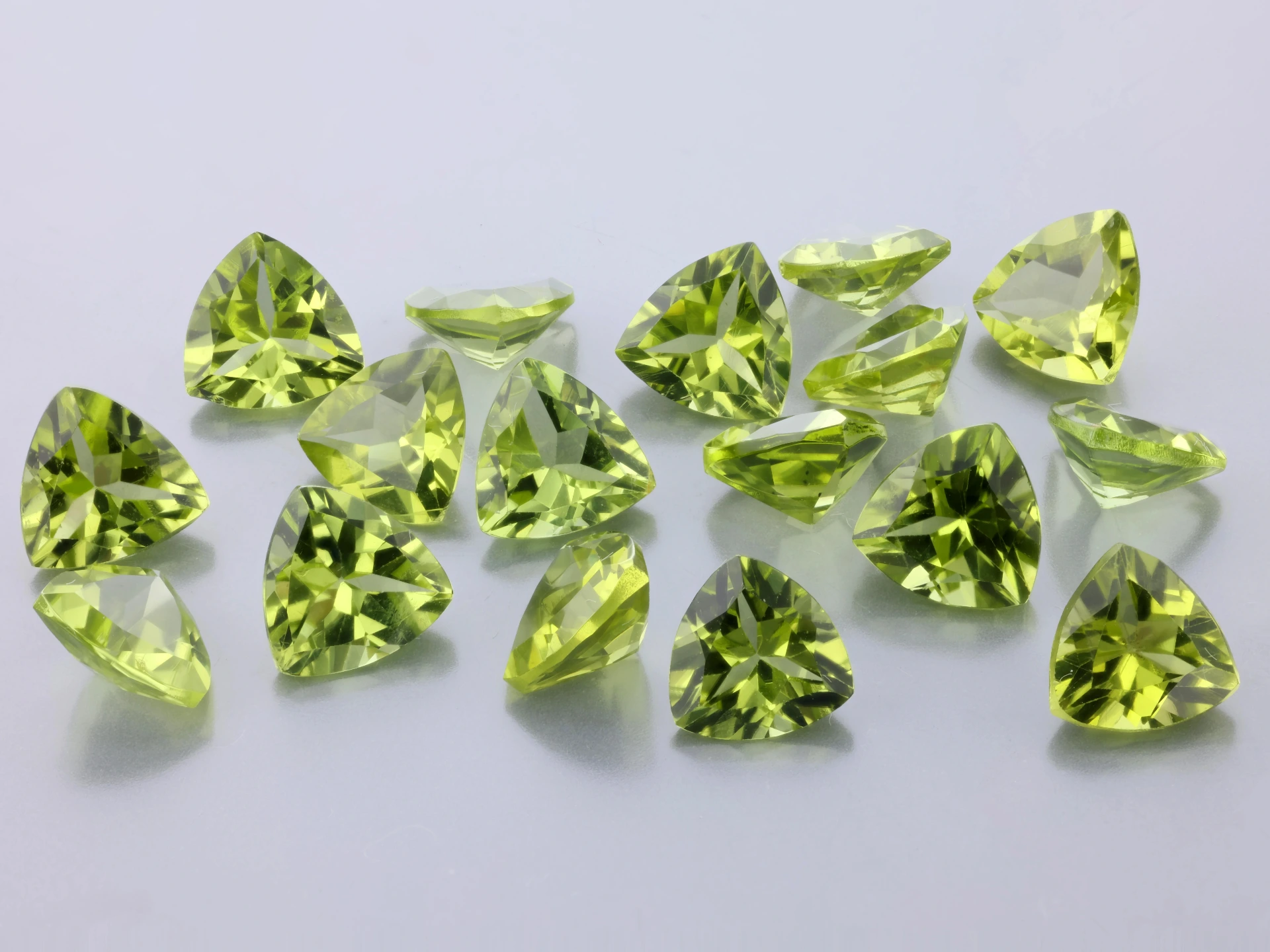 [PRTB0600] Peridot 6.00mm Trilliant