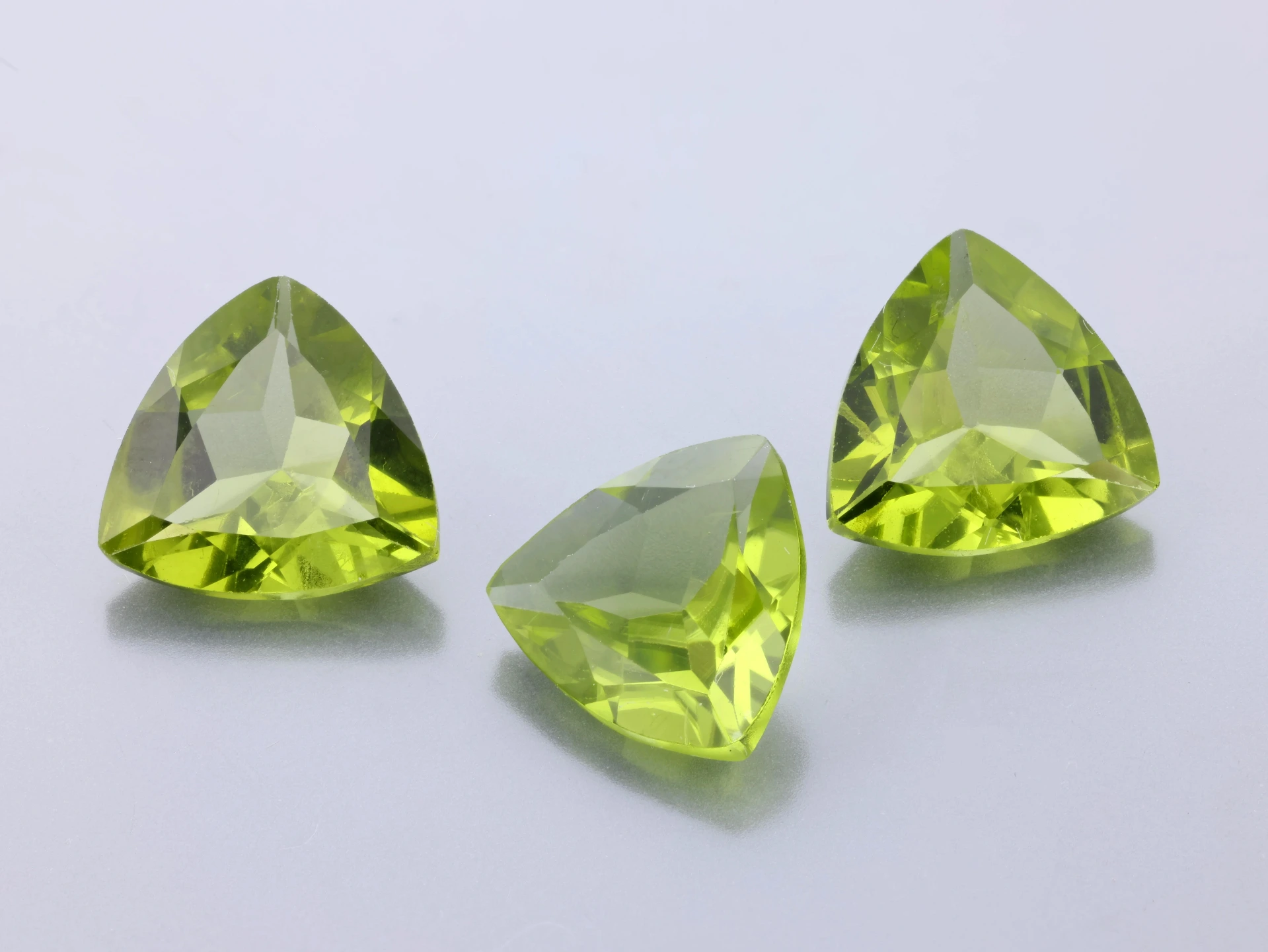 [PRTB0900] Peridot 9.00mm Trilliant