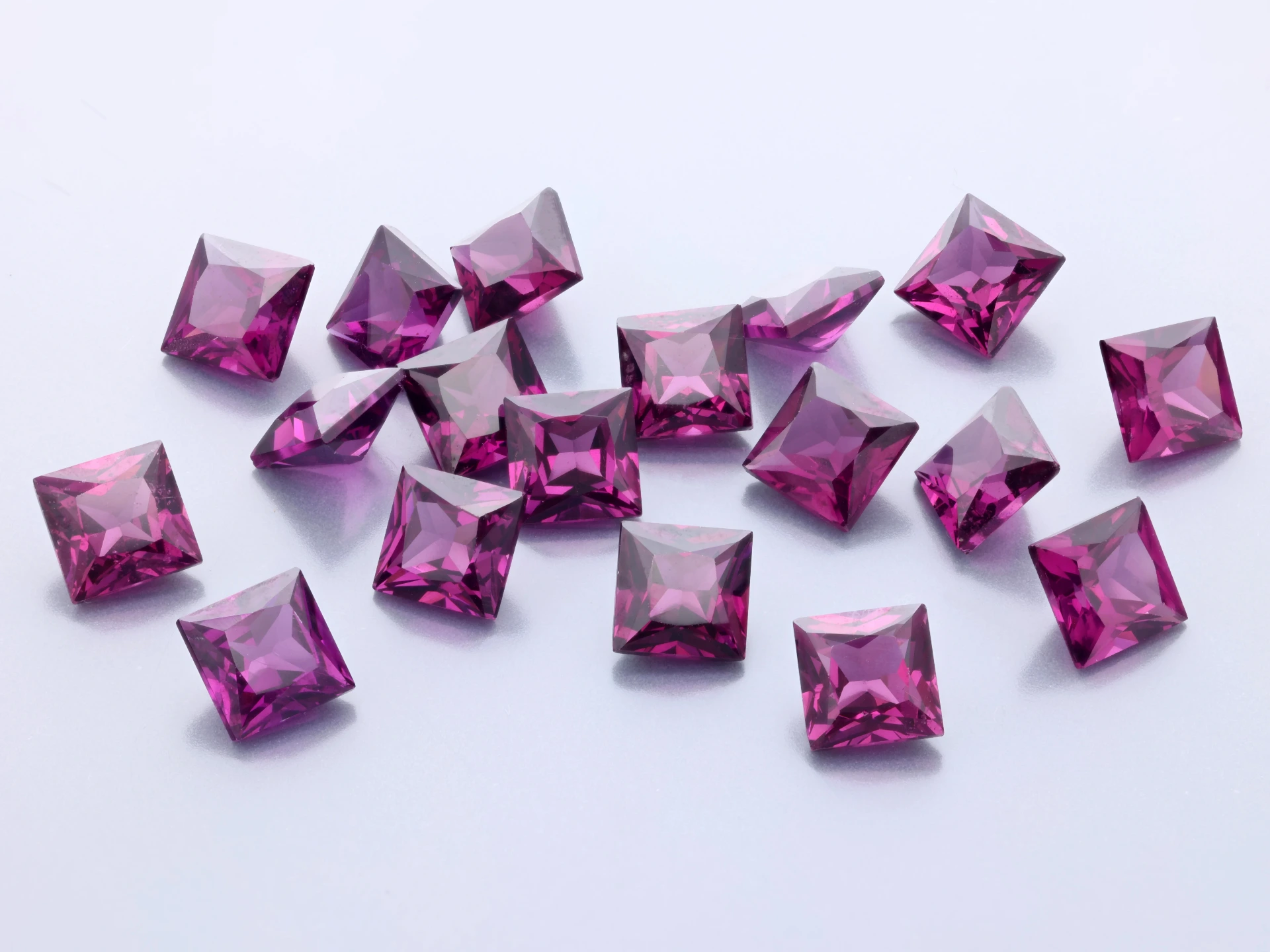 Rhodolite Garnet 7.00mm Princess Cut