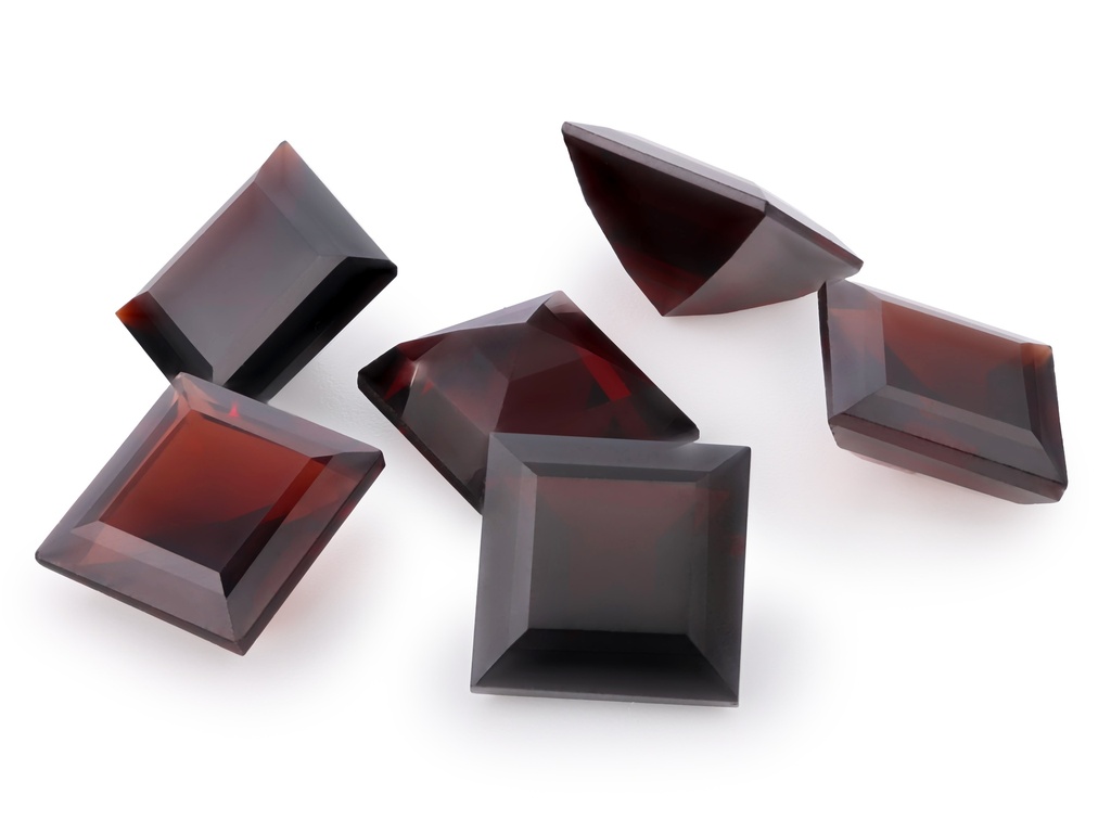 Pyrope Garnet 8.00mm Carre Cut
