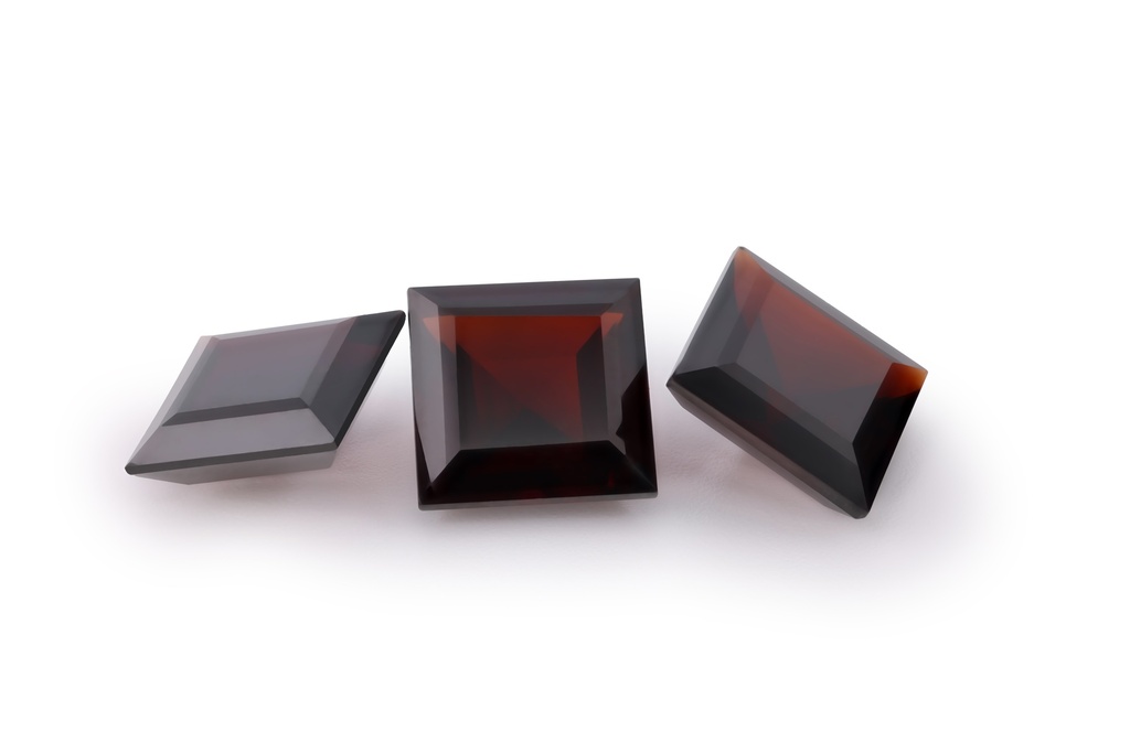 Pyrope Garnet 10mm Carre Cut