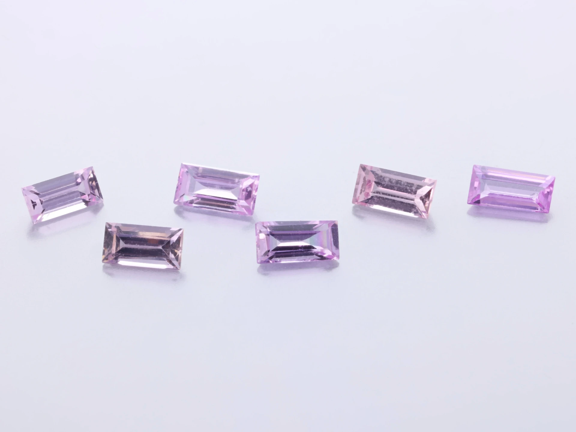 [SPBS0402B] Pink Sapphire 4x2mm Baguette Light