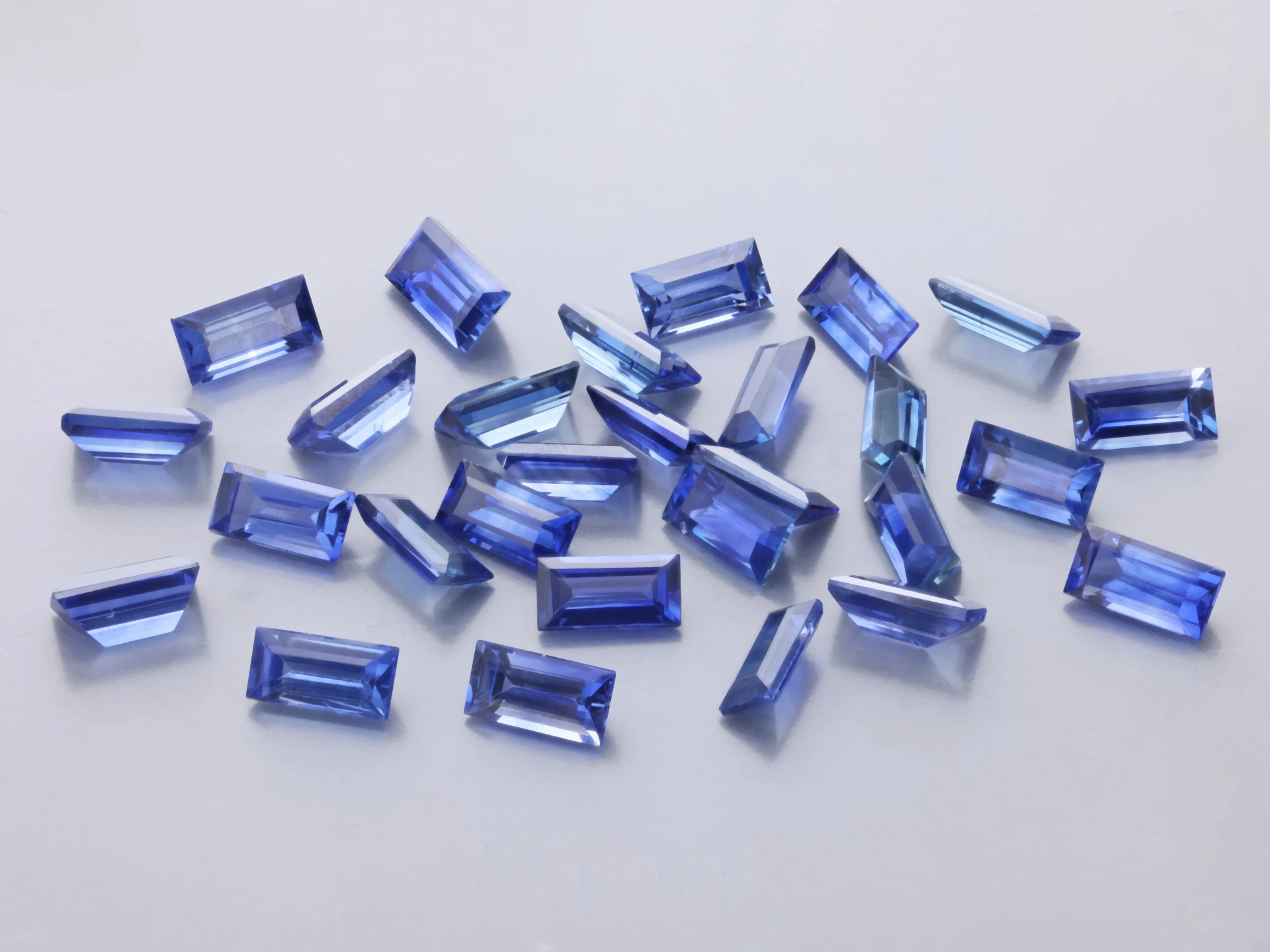 Ceylon Sapphire 4x2mm Baguette Mid Blue