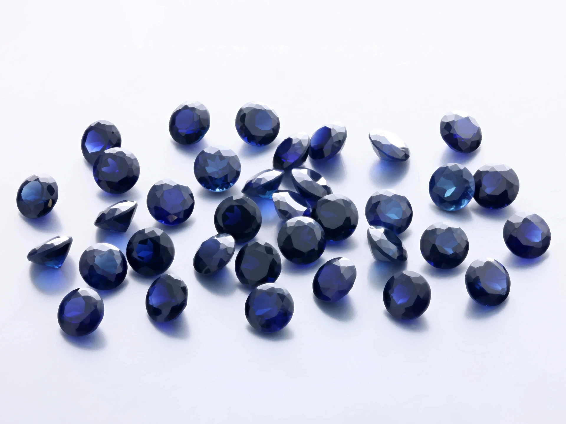 Synthetic/Lab Grown Sapphire 4.25mm Round Blue