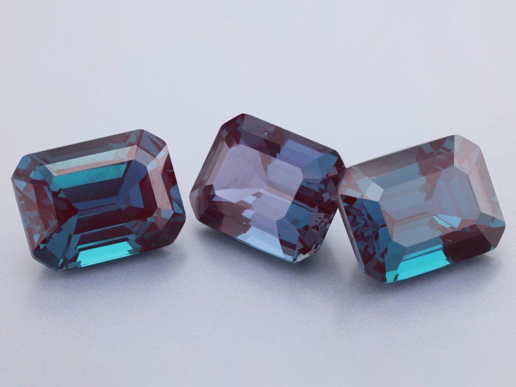 [AXCE-0907] Synthetic Alexandrite Chrysoberyl 9x7mm Emerald Cut