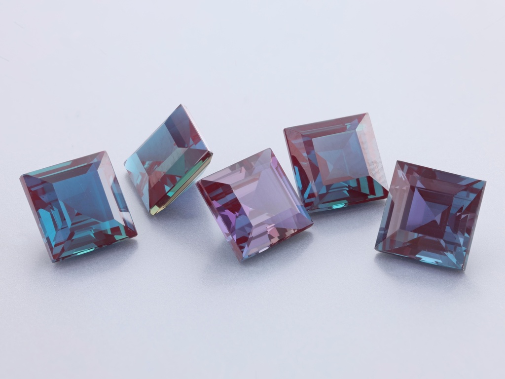 [AXCQ-06] Synthetic Alexandrite Chrysoberyl 6.00mm Carre Cut