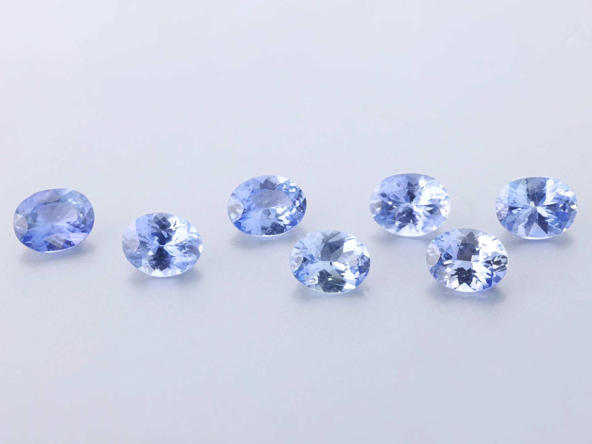 [SCVB0504P1] Ceylon Sapphire 5x4mm Oval Light to Mid Blue UNHEATED
