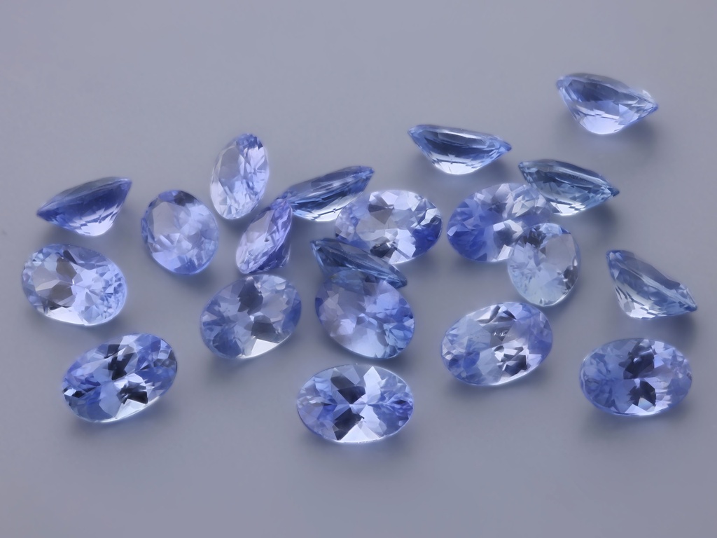 [SCVB0605P1] Ceylon Sapphire 6x5mm Oval Light to Mid Blue UNHEATED