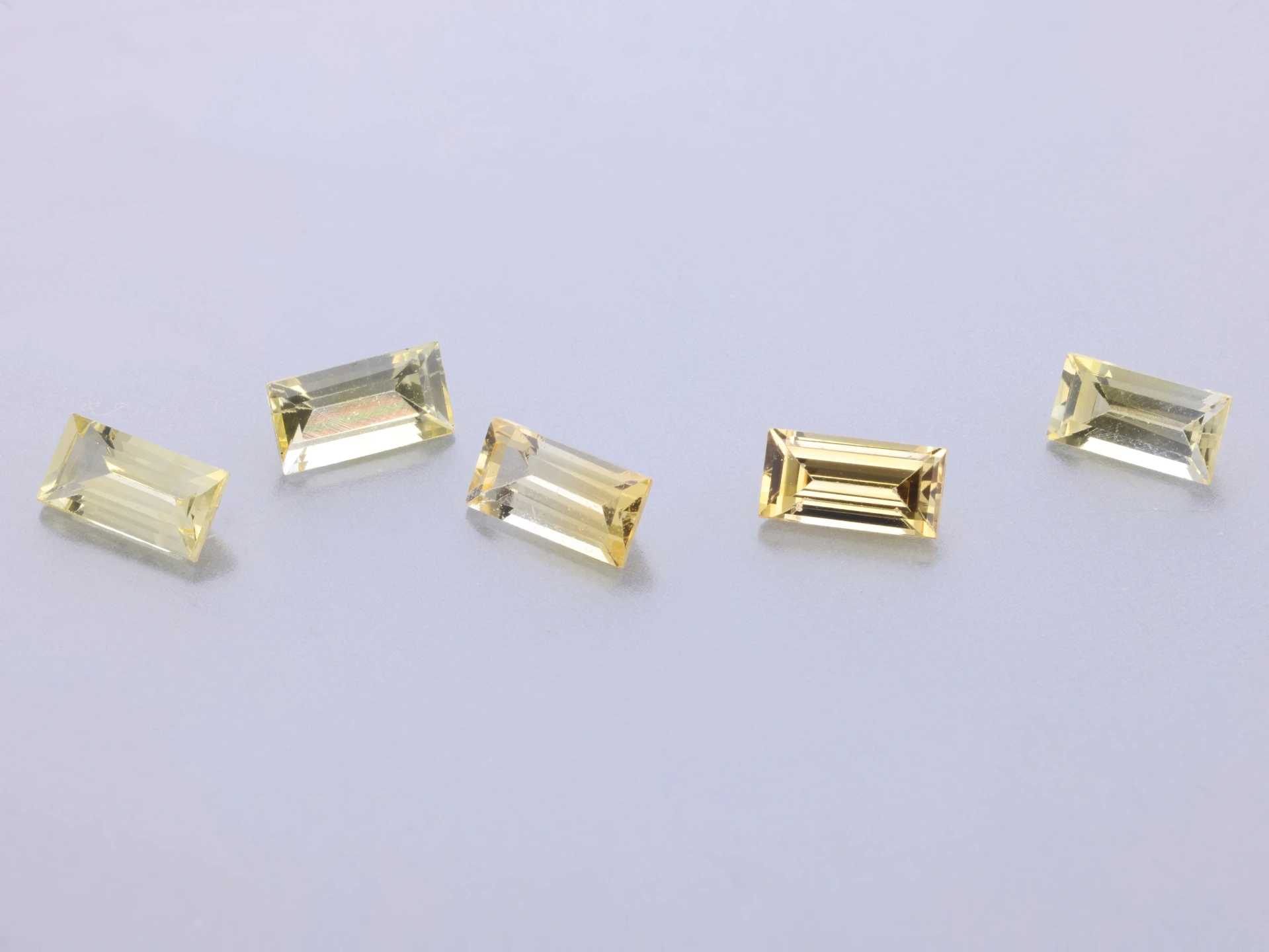 Yellow Sapphire 4x2mm Baguette Light