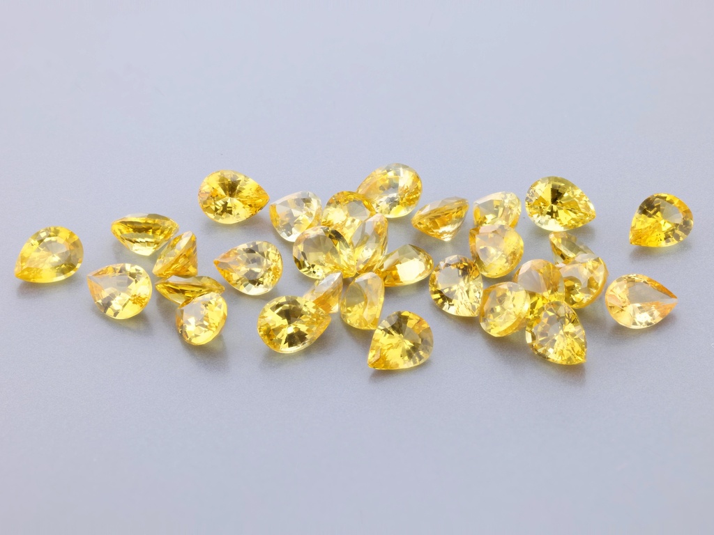 Yellow Sapphire 4x3mm Pear Shape Mid