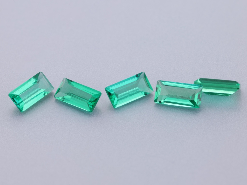 [BHBS0402] Hydrothermal/Lab Grown Emerald 4x2mm Baguette
