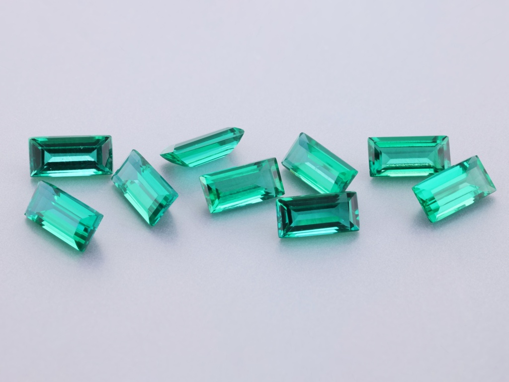 [BHBS0502] Hydrothermal/Lab Grown Emerald 5x2.5mm Baguette