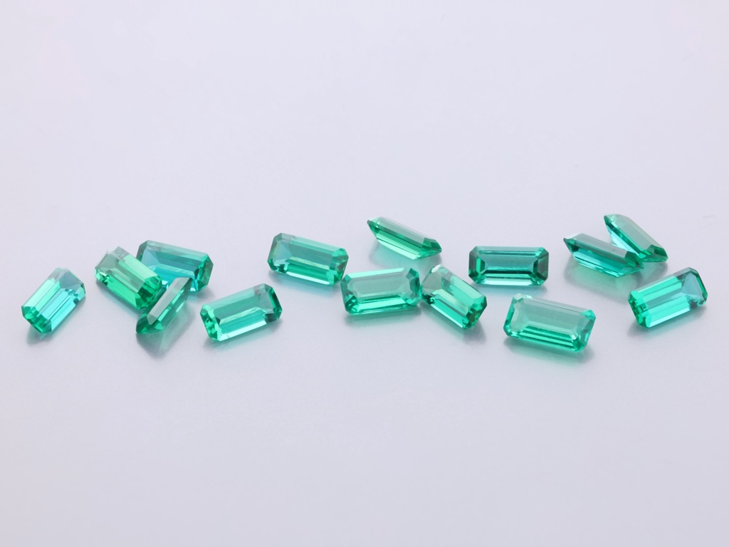 [BHOS0402] Hydrothermal/Lab Grown Emerald 4x2mm Emerald Cut