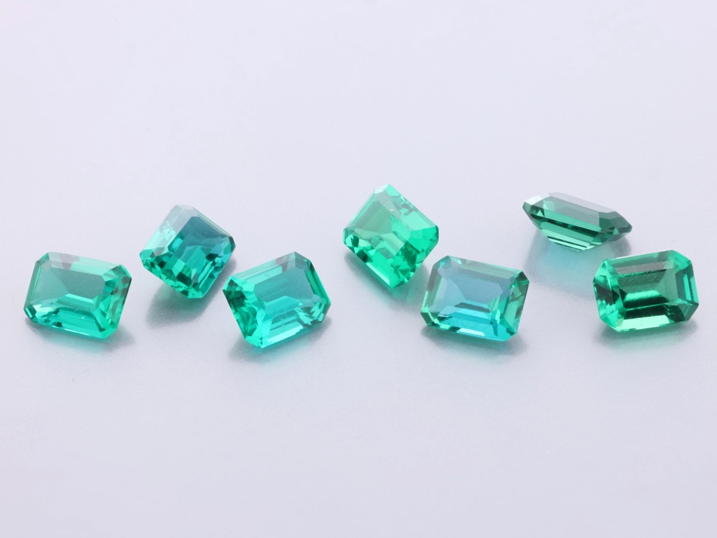 [BHOS0403] Hydrothermal/Lab Grown Emerald 4x3mm Emerald Cut