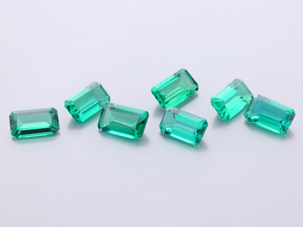[BHOS0503] Hydrothermal/Lab Grown Emerald 5x3mm Emerald Cut