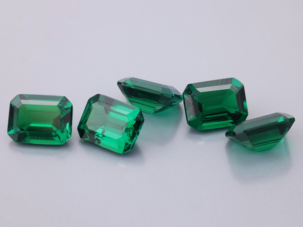 [BHOS0907] Hydrothermal/Lab Grown Emerald 9x7mm Emerald Cut