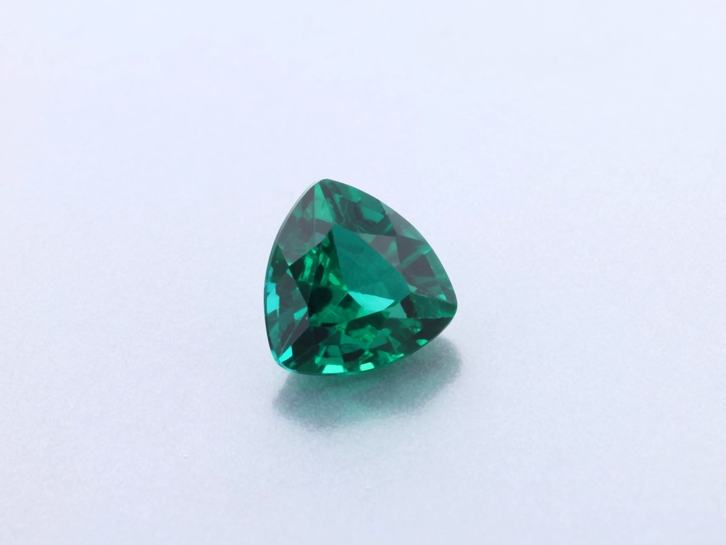 [BHTB0400] Hydrothermal/Lab Grown Emerald 4.00mm Trilliant