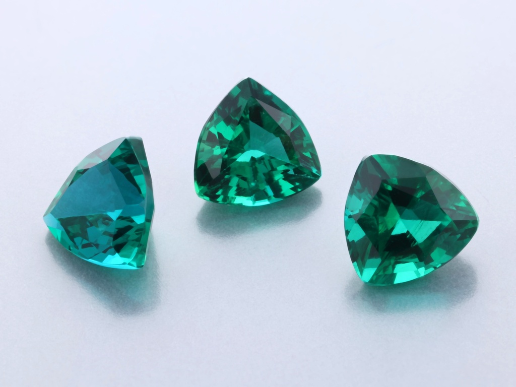 [BHTB0500] Hydrothermal/Lab Grown Emerald 5.00mm Trilliant
