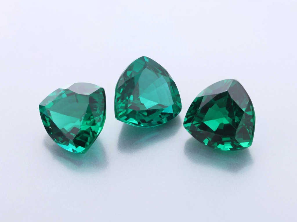 [BHTB0600] Hydrothermal/Lab Grown Emerald 6.00mm Trilliant