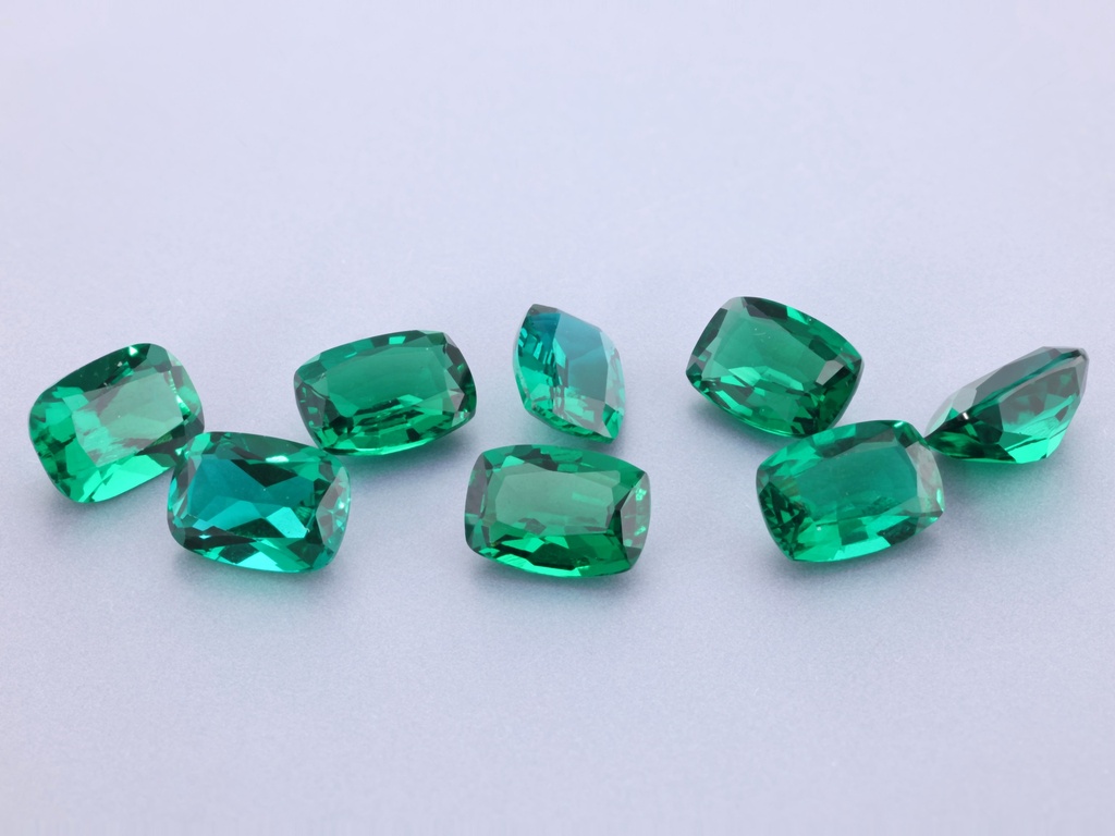 [BHAB0705] Hydrothermal/Lab Grown Emerald 7x5mm Cushion