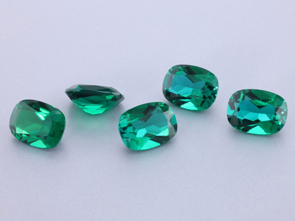 [BHAB0806] Hydrothermal/Lab Grown Emerald 8x6mm Cushion