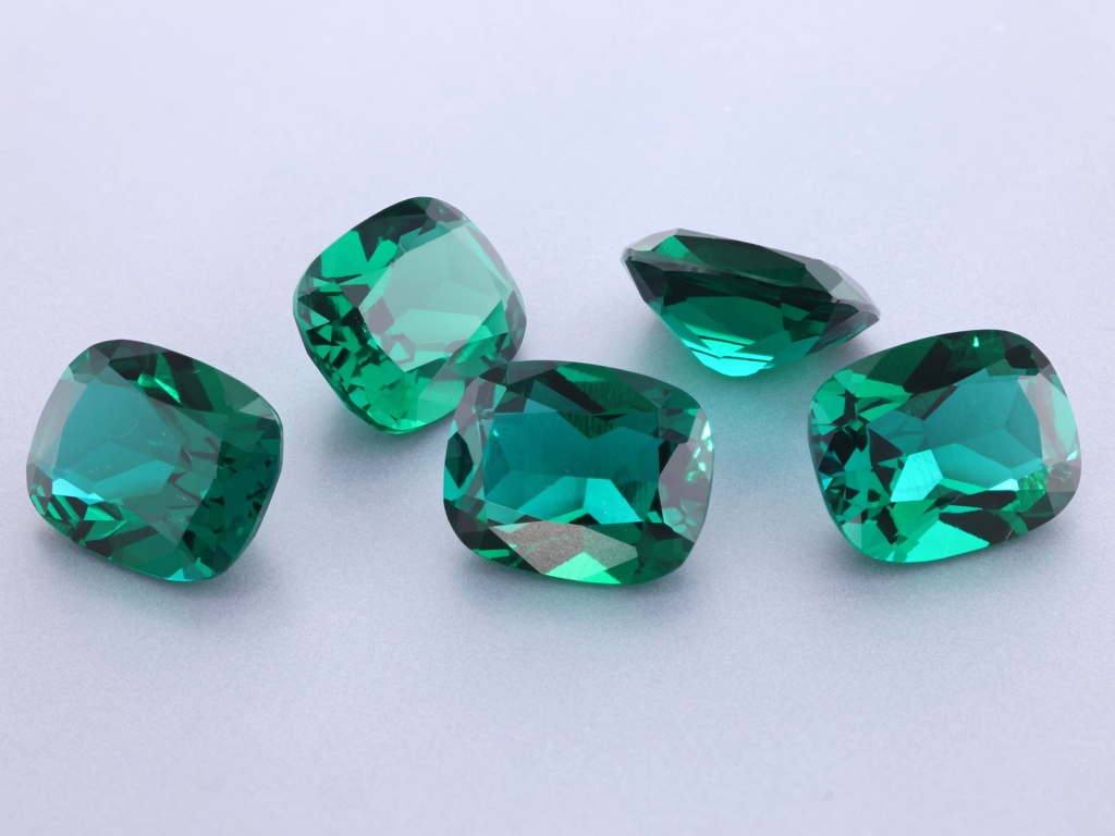 [BHAB1008] Hydrothermal/Lab Grown Emerald 10x8mm Cushion