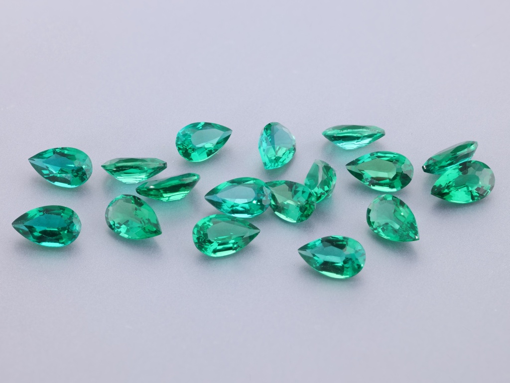 [BHPB0503] Hydrothermal/Lab Grown Emerald 5x3mm Pear Shape