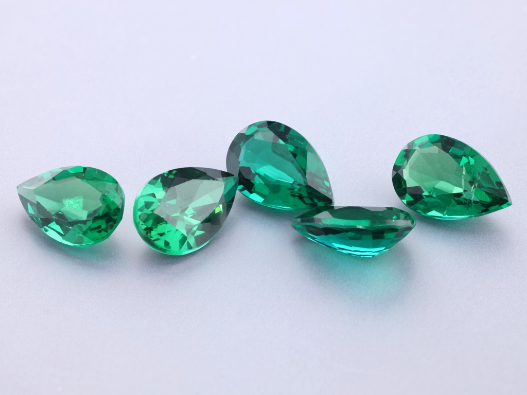 [BHPB0906] Hydrothermal/Lab Grown Emerald 9x6mm Pear Shape