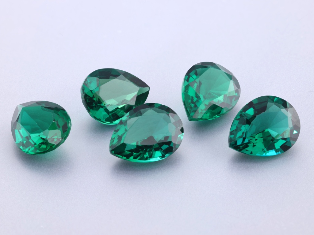 [BHPB0907] Hydrothermal/Lab Grown Emerald 9x7mm Pear Shape
