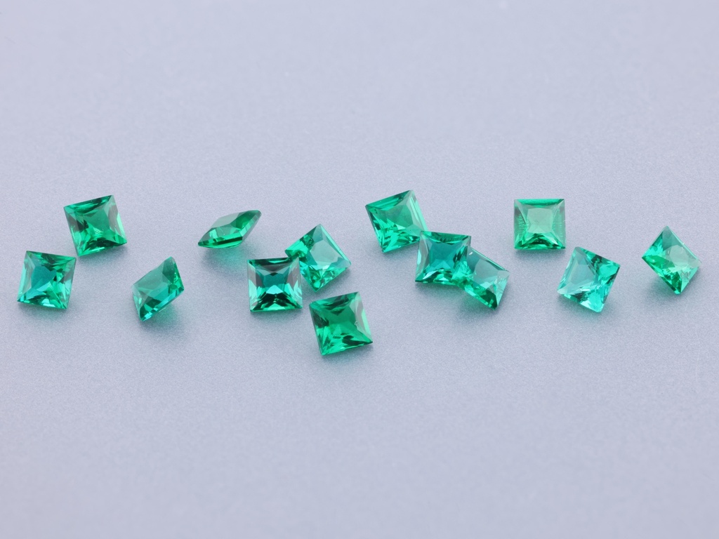 [BHQP0225] Hydrothermal/Lab Grown Emerald 2.25mm Princess Cut