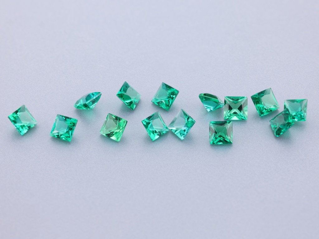 [BHQP0250] Hydrothermal/Lab Grown Emerald 2.50mm Princess Cut