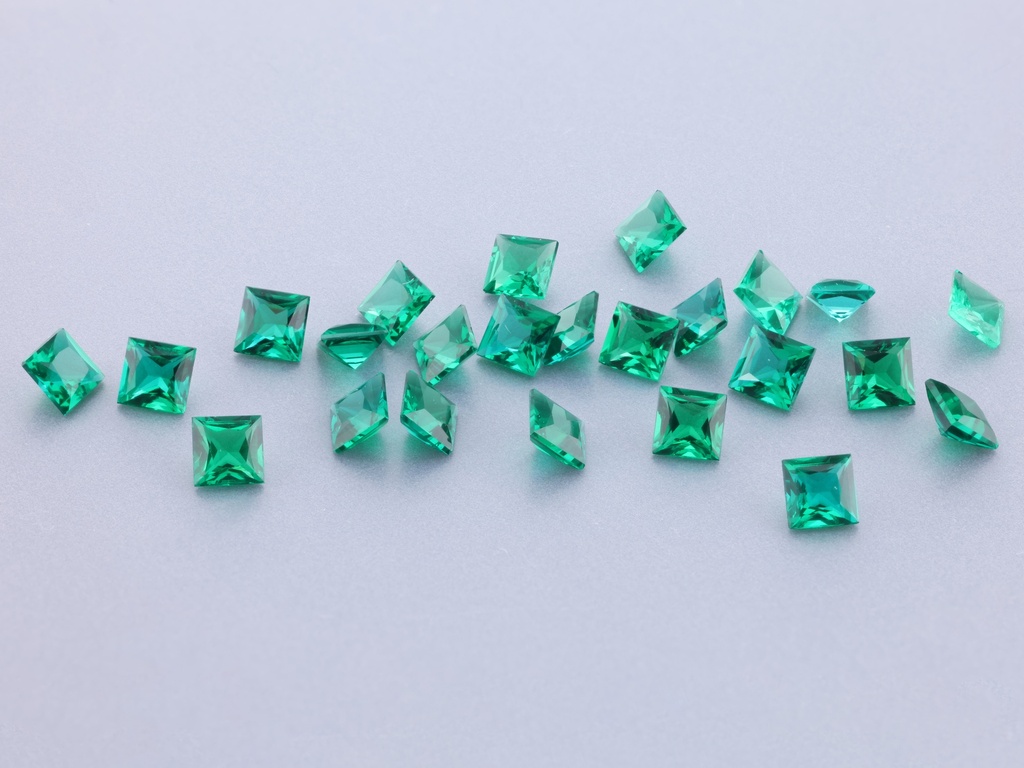 [BHQP0275] Hydrothermal/Lab Grown Emerald 2.75mm Princess Cut
