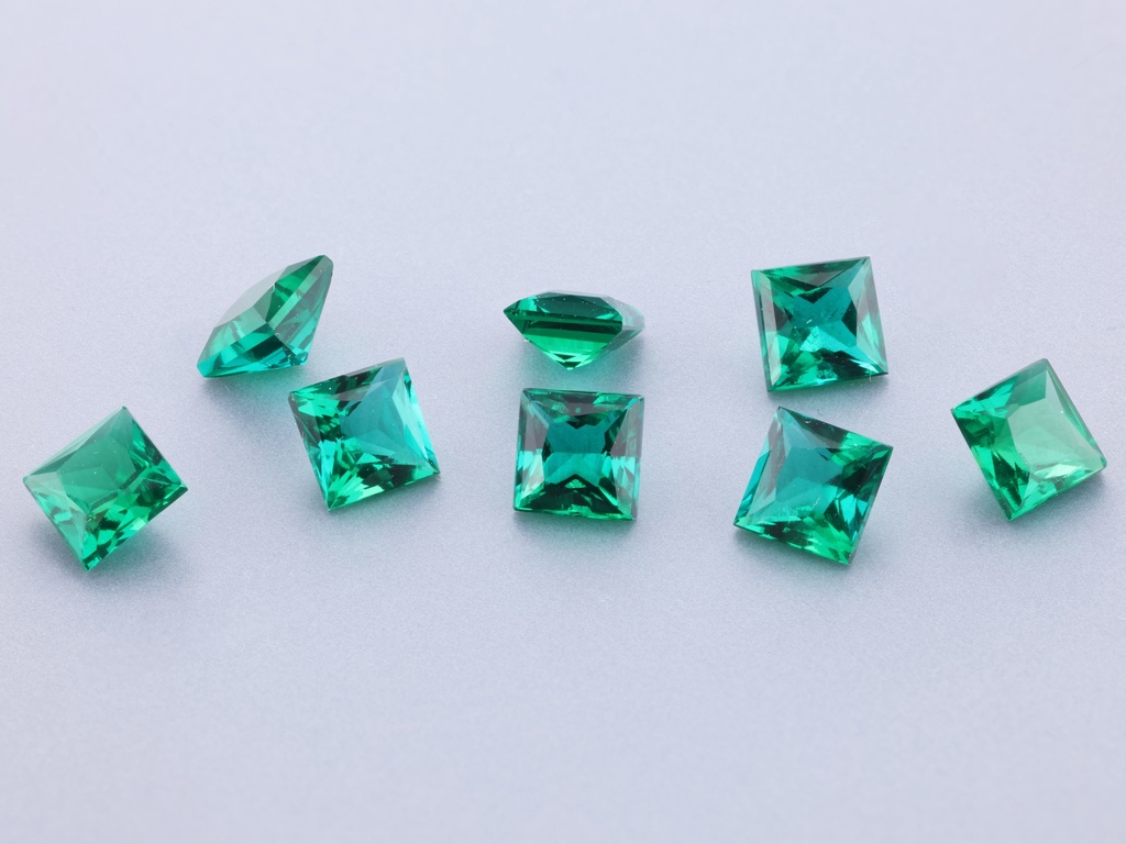 [BHQP0450] Hydrothermal/Lab Grown Emerald 4.50mm Princess Cut