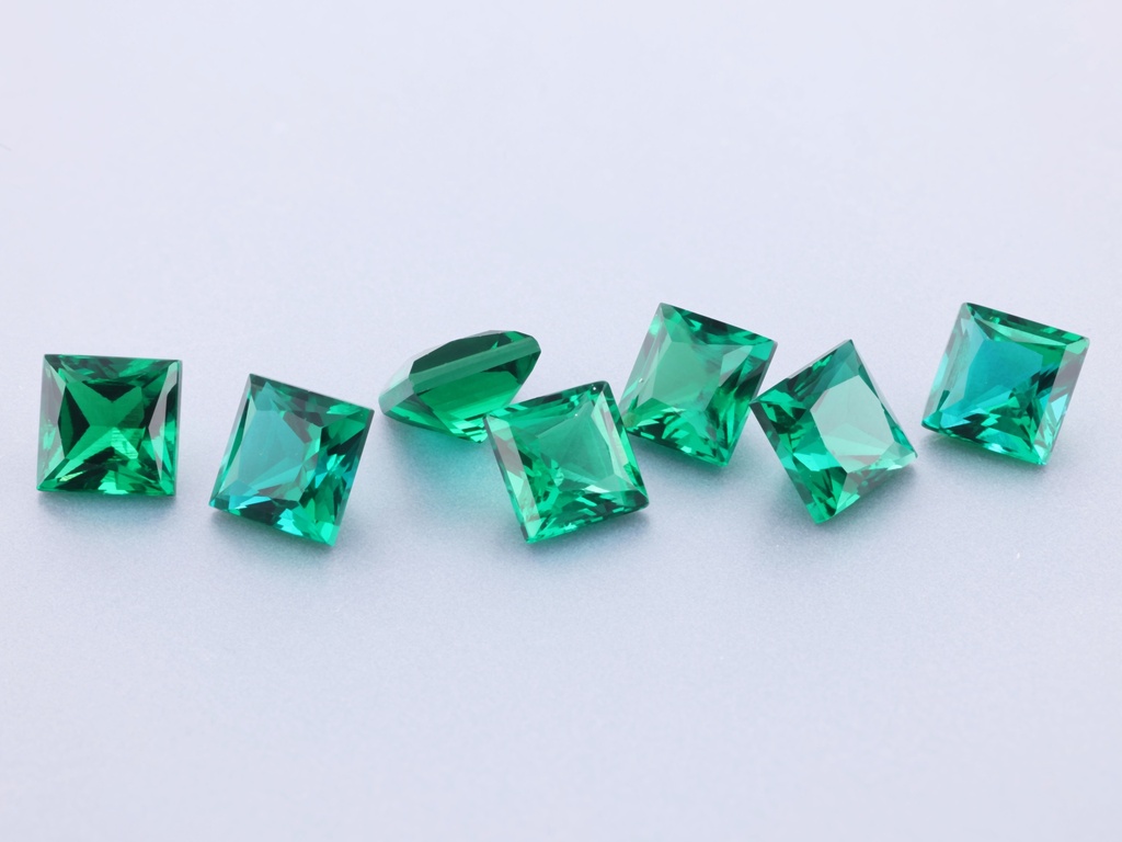 [BHQP0500] Hydrothermal/Lab Grown Emerald 5.00mm Princess Cut