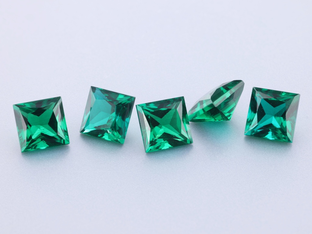 [BHQP0550] Hydrothermal/Lab Grown Emerald 5.50mm Princess Cut