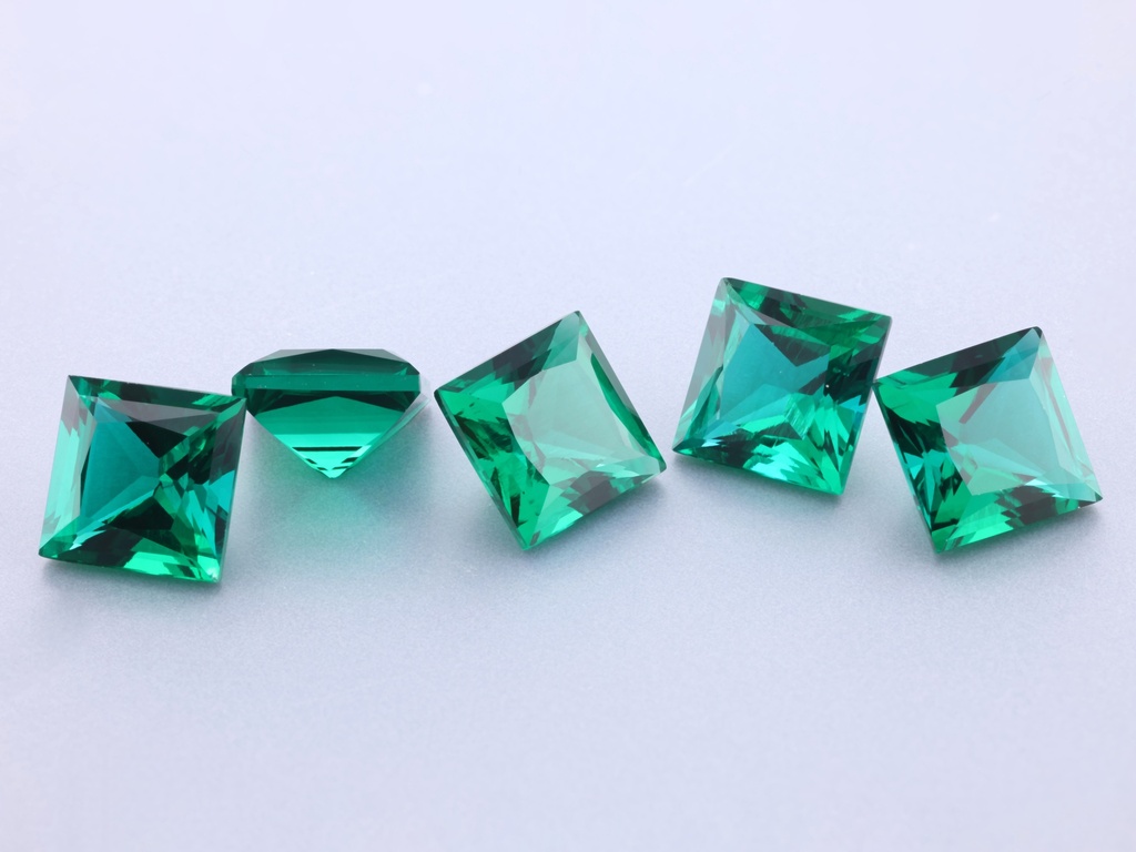 [BHQP0700] Hydrothermal/Lab Grown Emerald 7.00mm Princess Cut