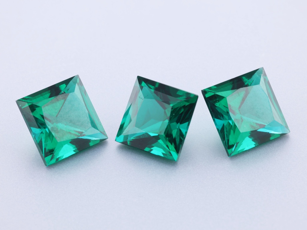[BHQP0800] Hydrothermal/Lab Grown Emerald 8.00mm Princess Cut