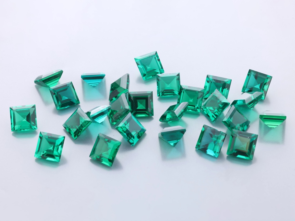 [BHQS0450] Hydrothermal/Lab Grown Emerald 4.50mm Carre Cut