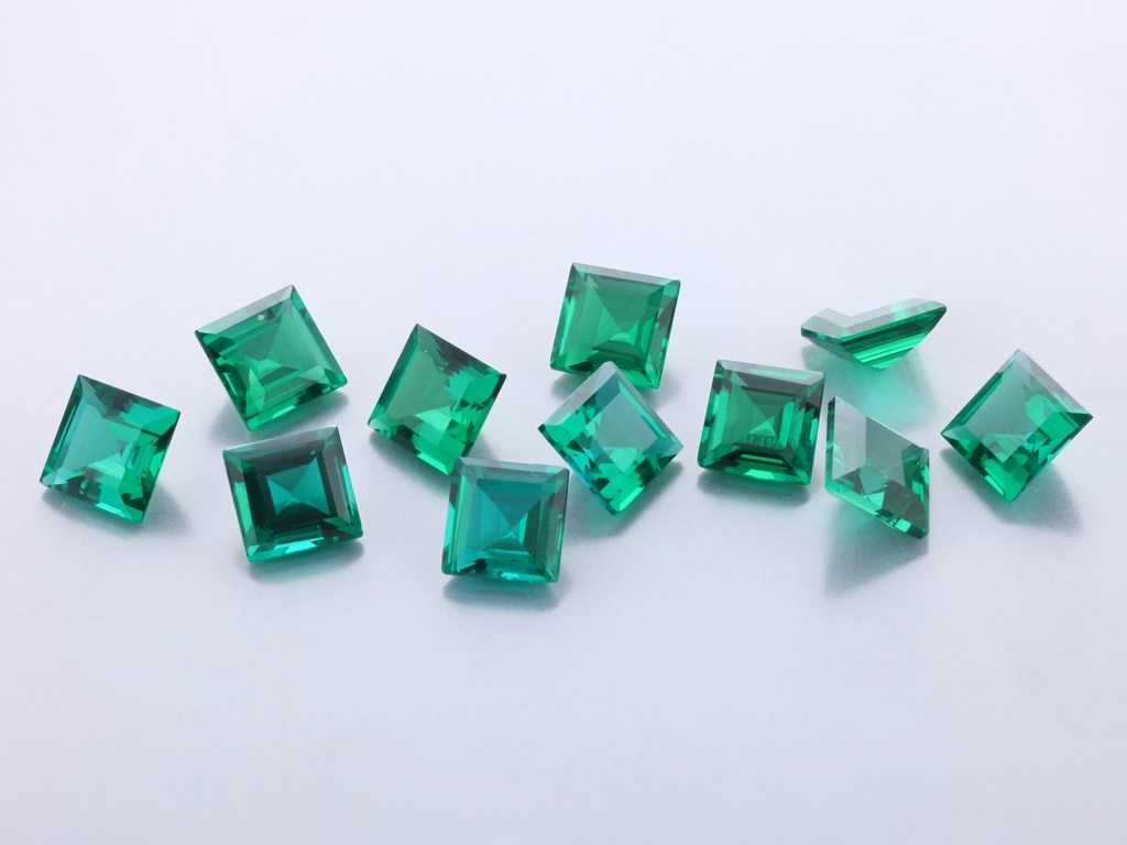 [BHQS0500] Hydrothermal/Lab Grown Emerald 5.00mm Carre Cut