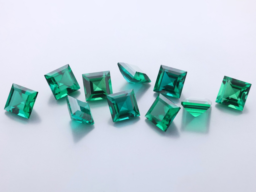 [BHQS0550] Hydrothermal/Lab Grown Emerald 5.50mm Carre Cut