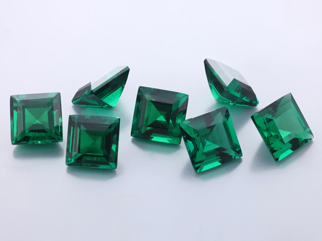 [BHQS0800] Hydrothermal/Lab Grown Emerald 8.00mm Carre Cut