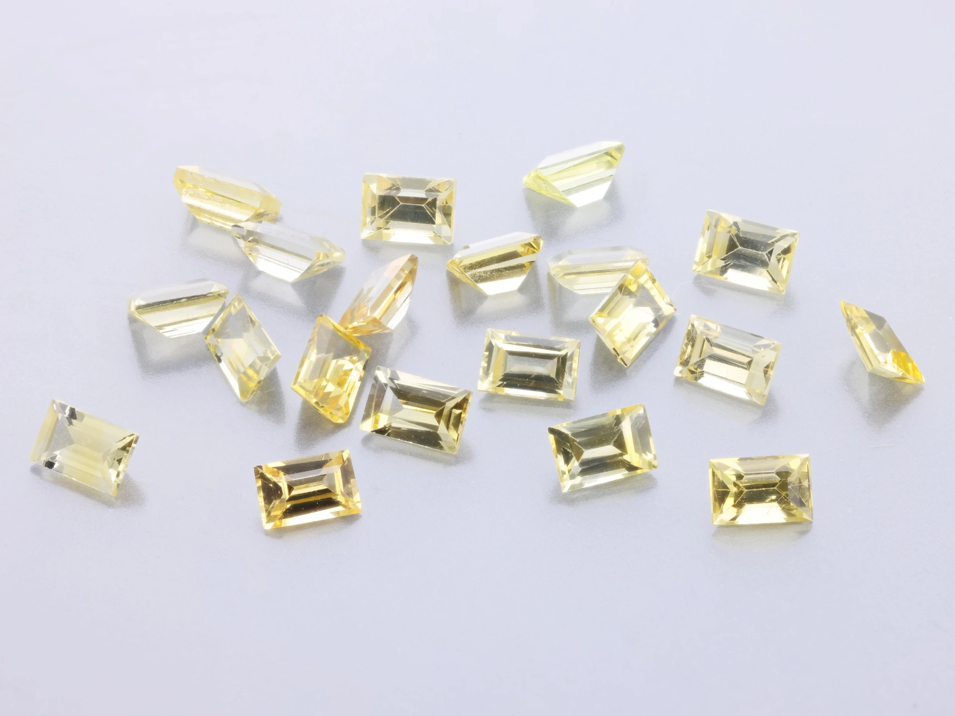 Yellow Sapphire 3x2mm Baguette Light