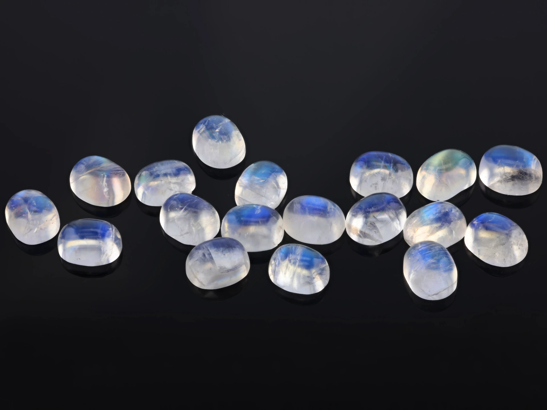 [MBV-0504] Blue Moonstone 5x4mm Oval Cabochon