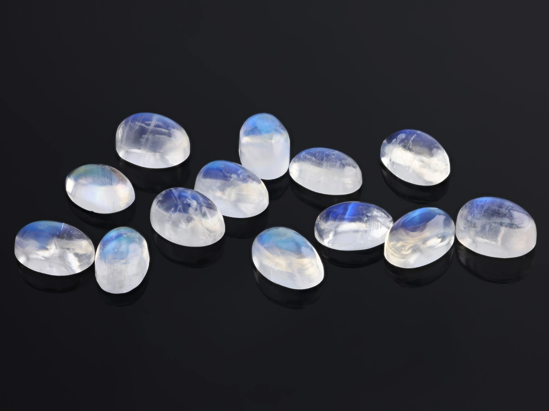 [MBV-0604] Blue Moonstone 6x4mm Oval Cabochon