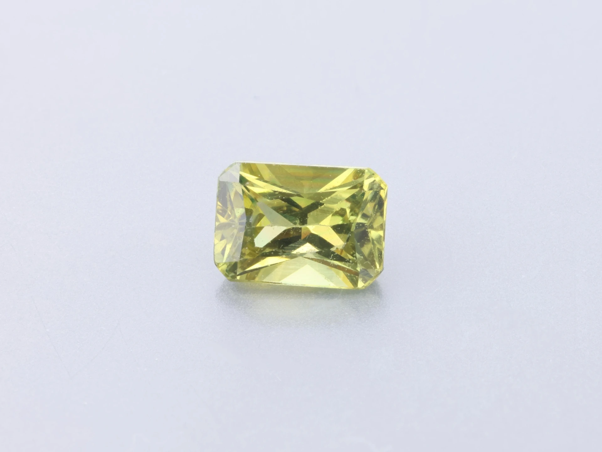 Parti Sapphire 4.5x3.5mm Radiant Cut Yellow Green
