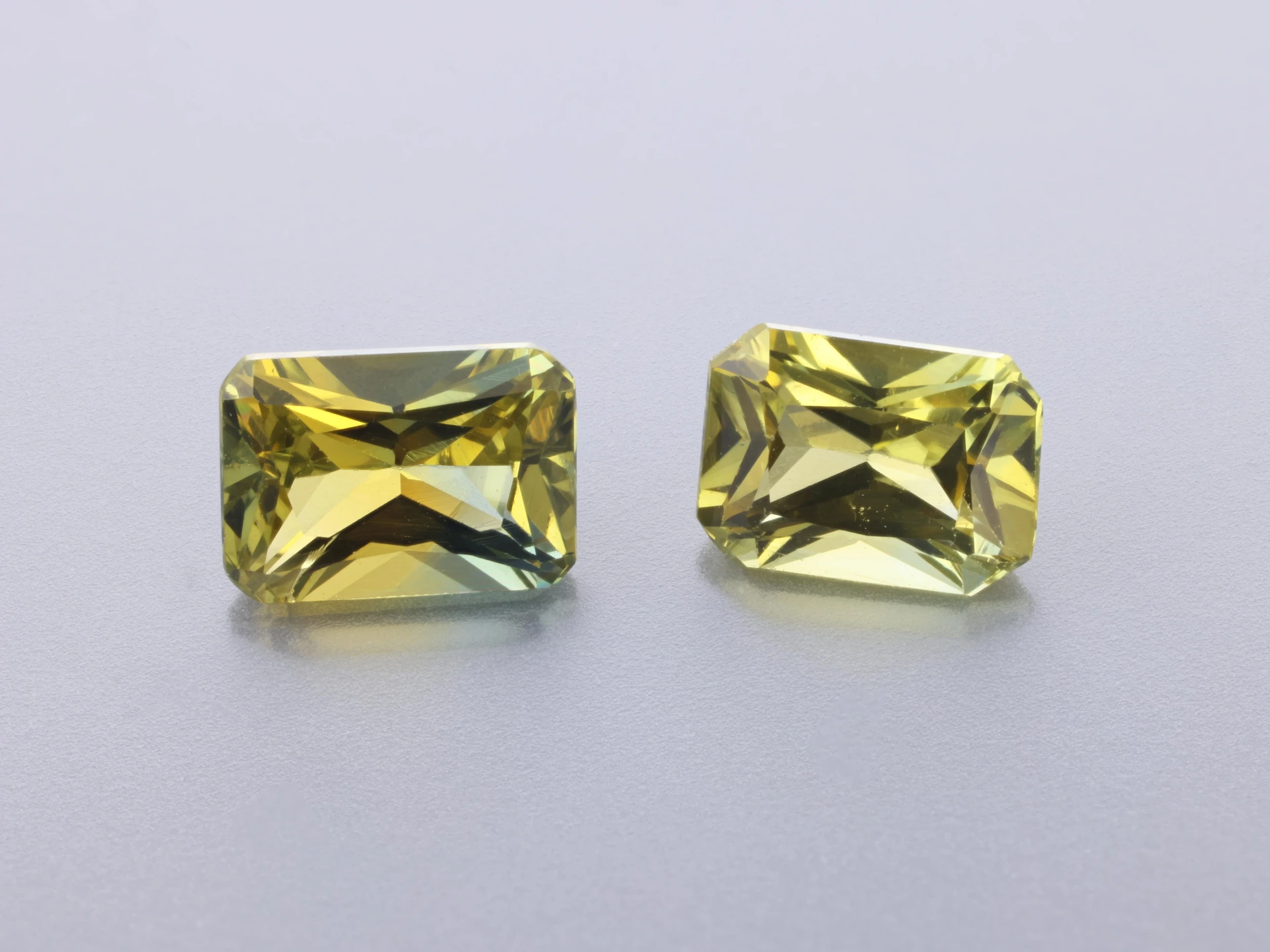 Parti Sapphire 5x3.5mm Radiant Cut Yellow Green