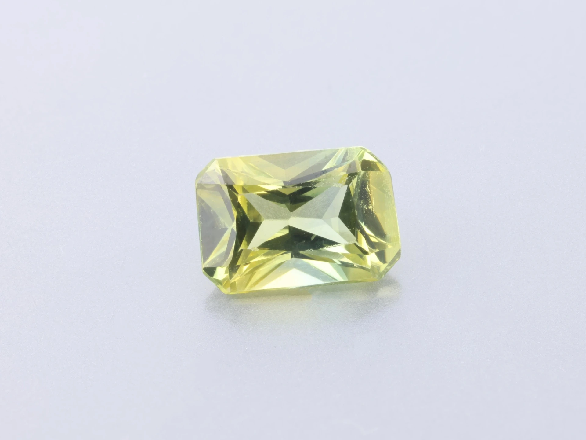 Parti Sapphire 5.5x4mm +/- Radiant Cut Yellow Green